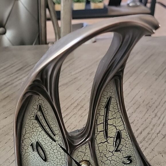 Veronese design bronze clock table NWOT - Picture 2 of 6